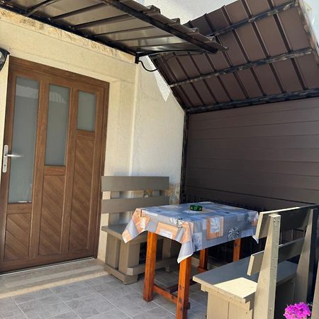 Apartman Ajhner Tar-Vabriga Esterno foto