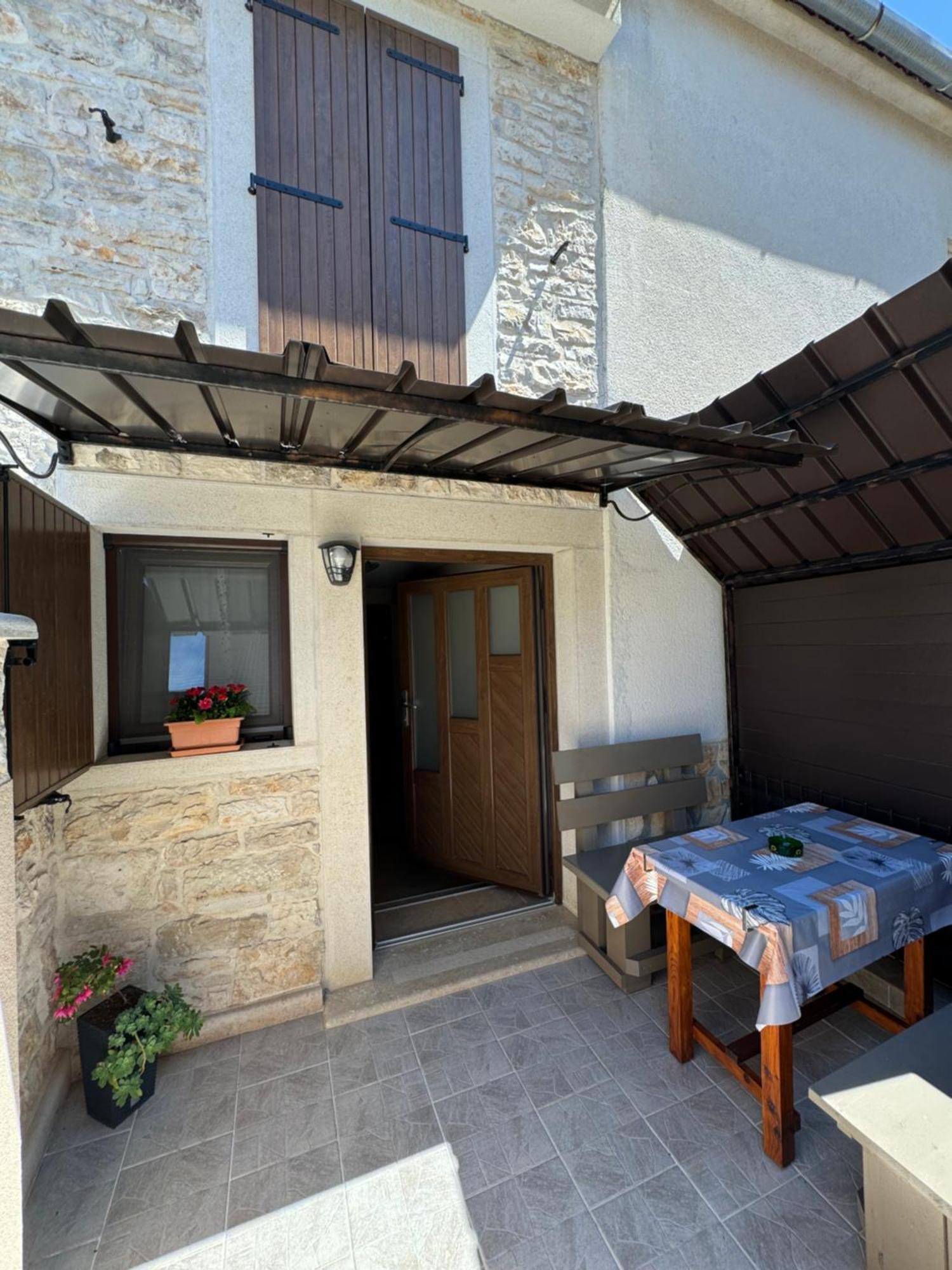 Apartman Ajhner Tar-Vabriga Esterno foto
