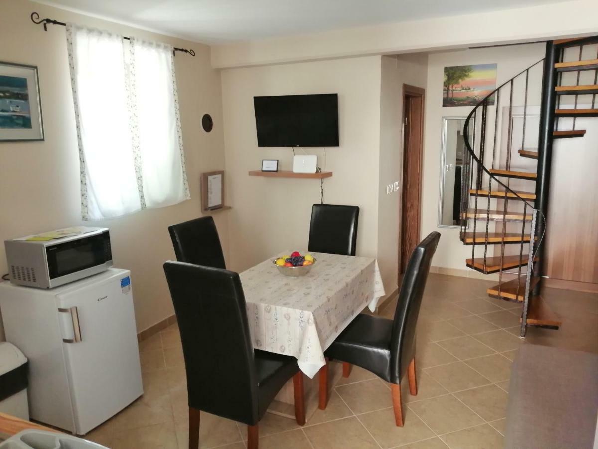 Apartman Ajhner Tar-Vabriga Esterno foto